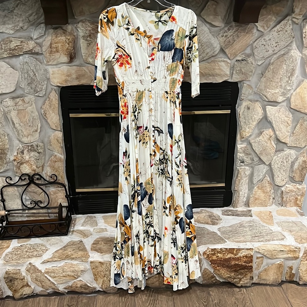 Beautiful summer maxi dress! Barely worn